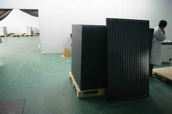 156,75 mm 330 W 340 W Mono panele słoneczne z czarną tylną warstwą